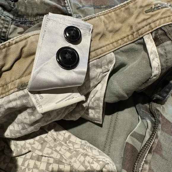 Men's Quicksilver Camouflage Cargo Shorts - Size 32 - Picture 11 of 11